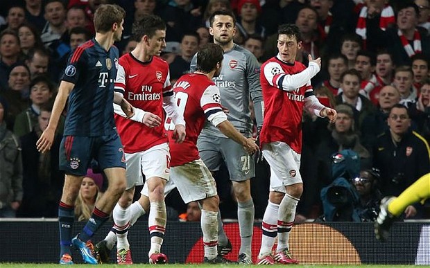 Mesut Özil takım arkadaşıyla kavga etti